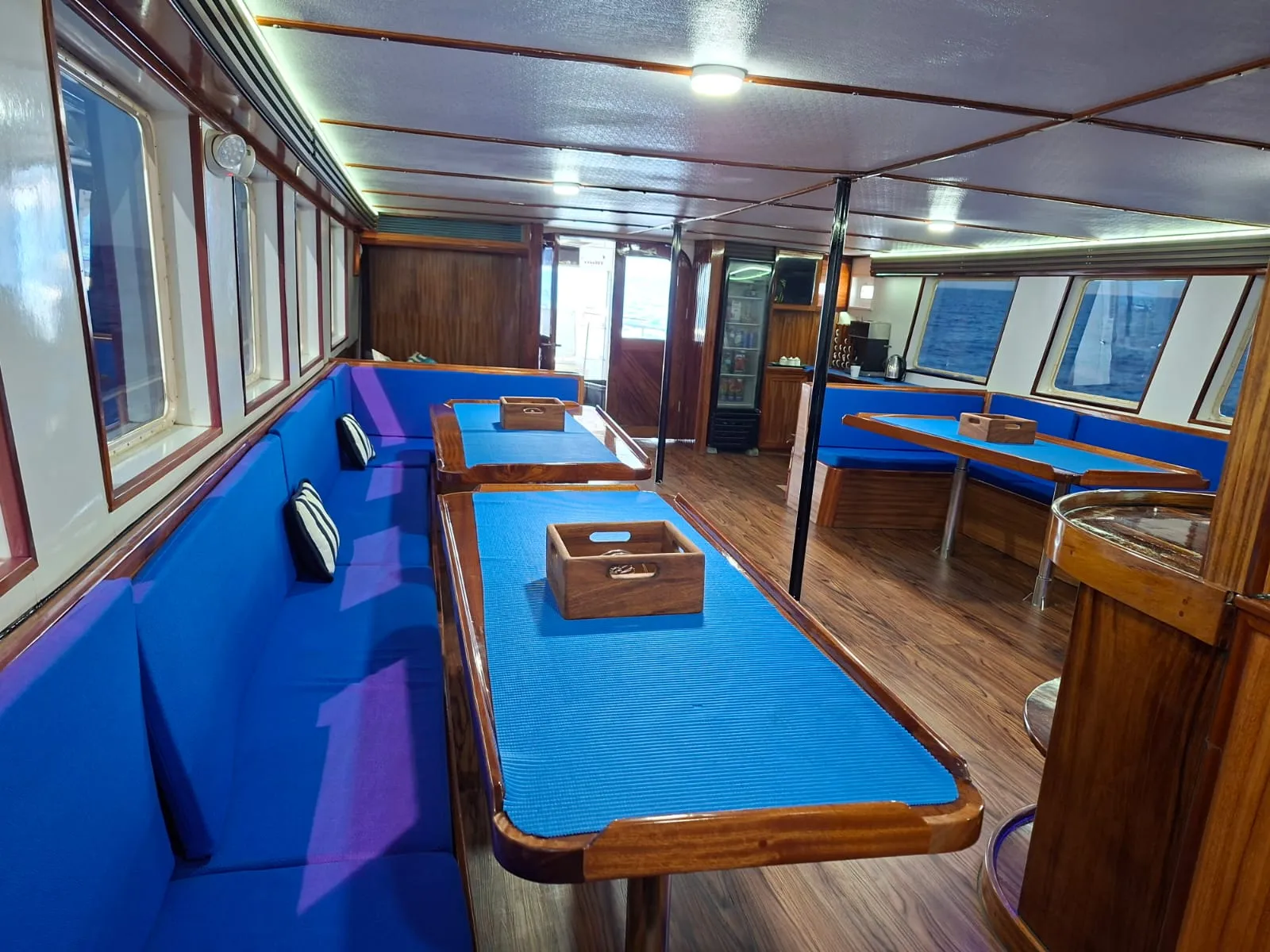 Comfortable stateroom aboard the Quetzal