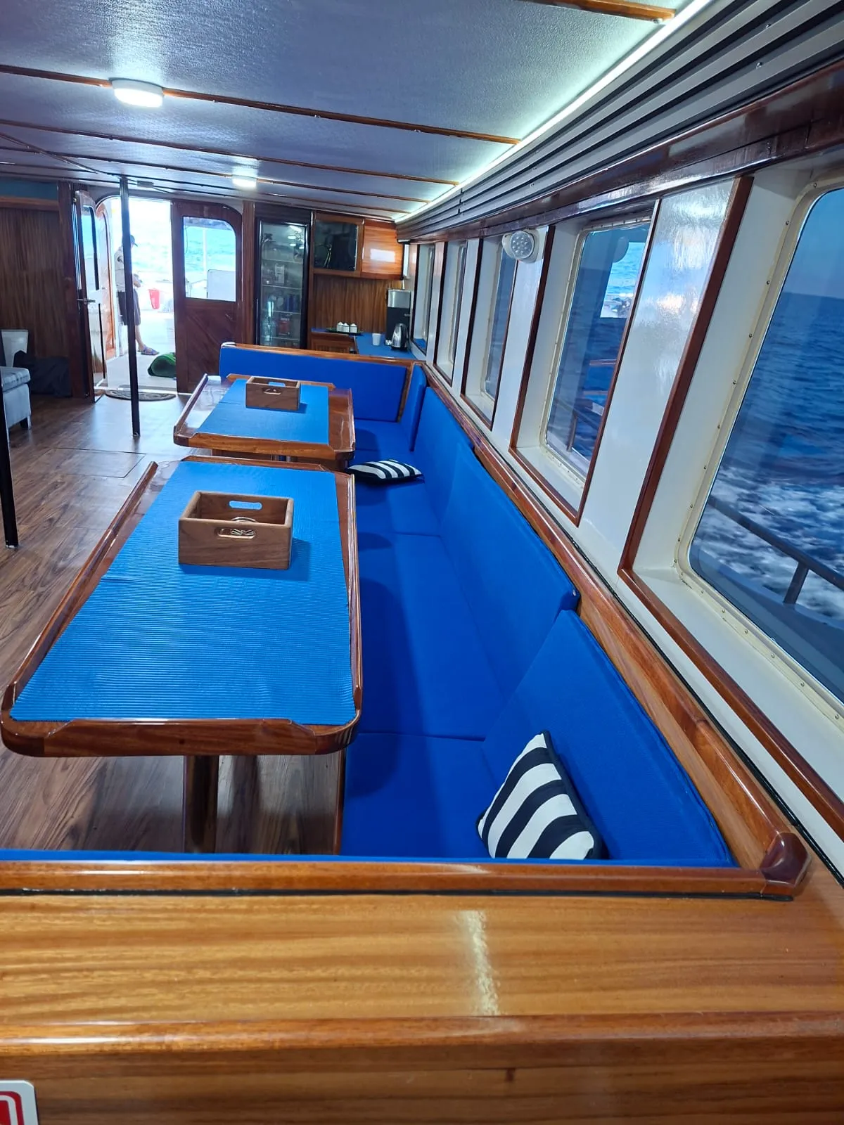 Comfortable stateroom aboard the Quetzal