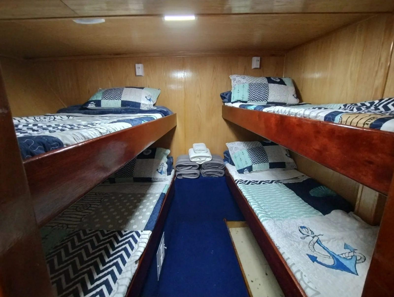 Comfortable stateroom aboard the Quetzal