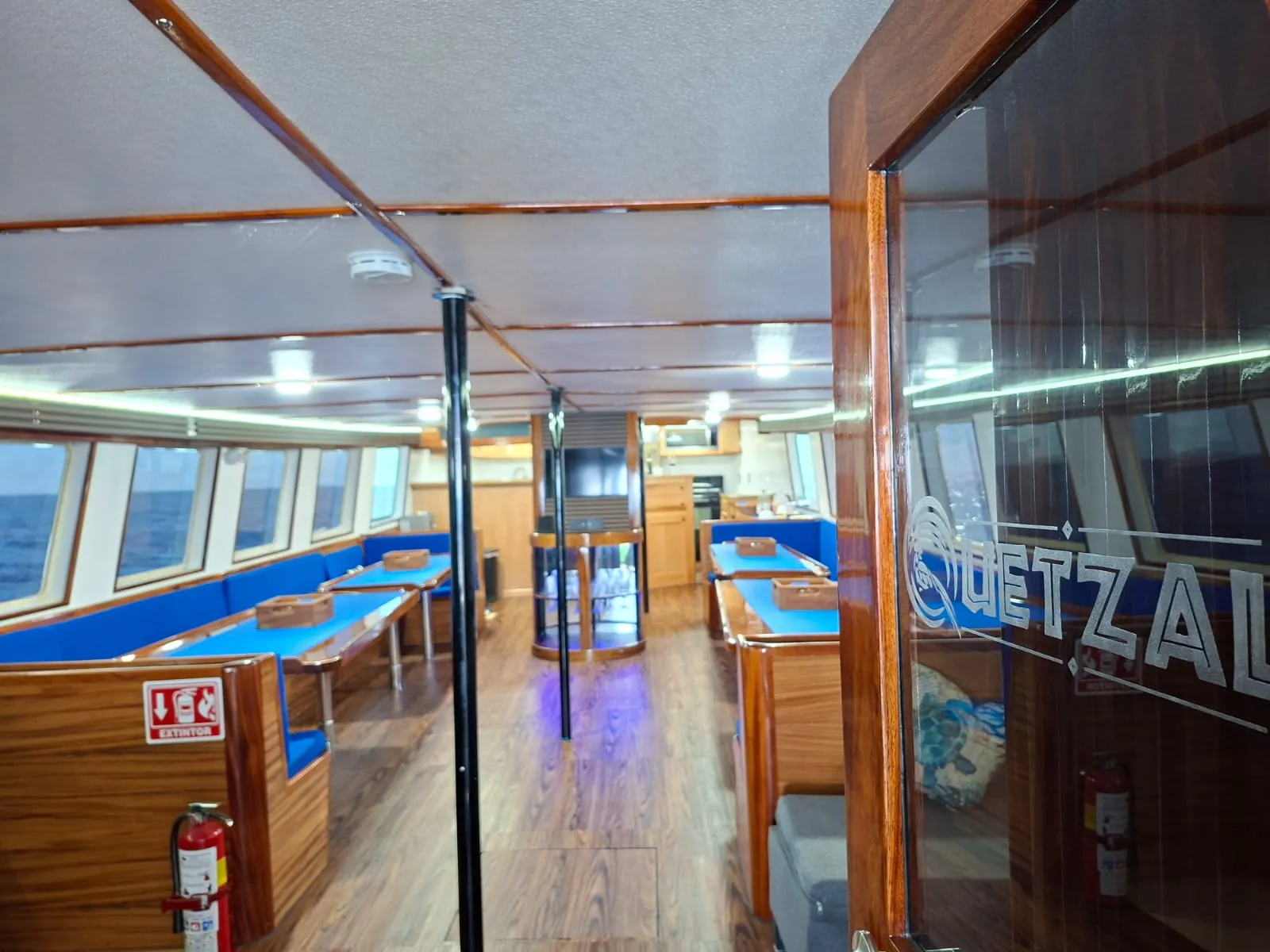 Comfortable stateroom aboard the Quetzal
